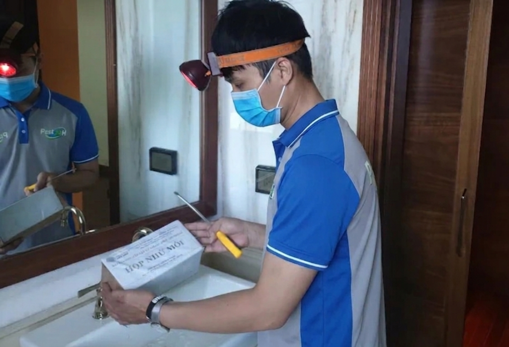 Đặt hộp nhử để tạo đà lây lan thuốc